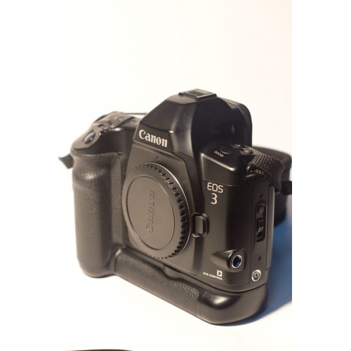 CANON EOS 3 +BATTERY GRIP (USED)